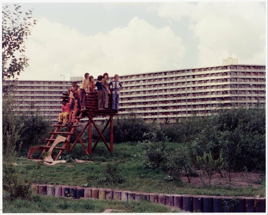 Les enfants sur un belvedere <br> &copy; H. Panhuysen | Amsterdam Archives	