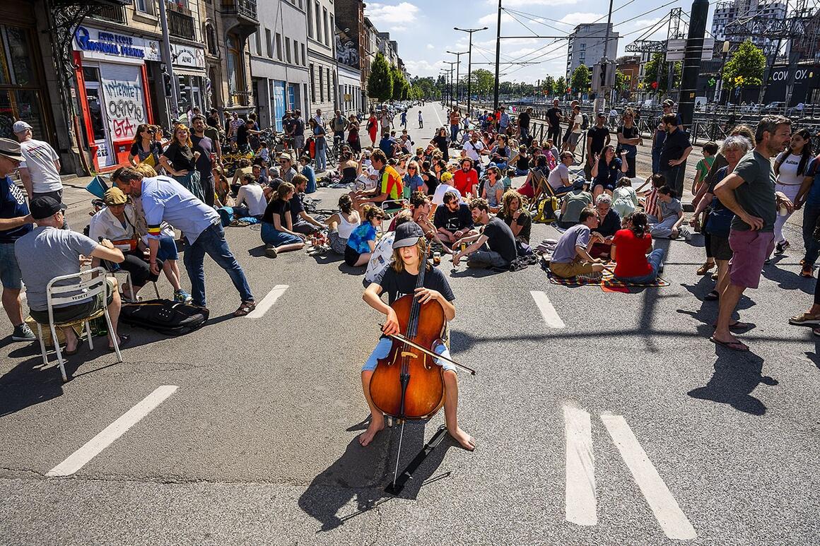  &copy; Ivan Put, Picnic the Bridge, 2022.	