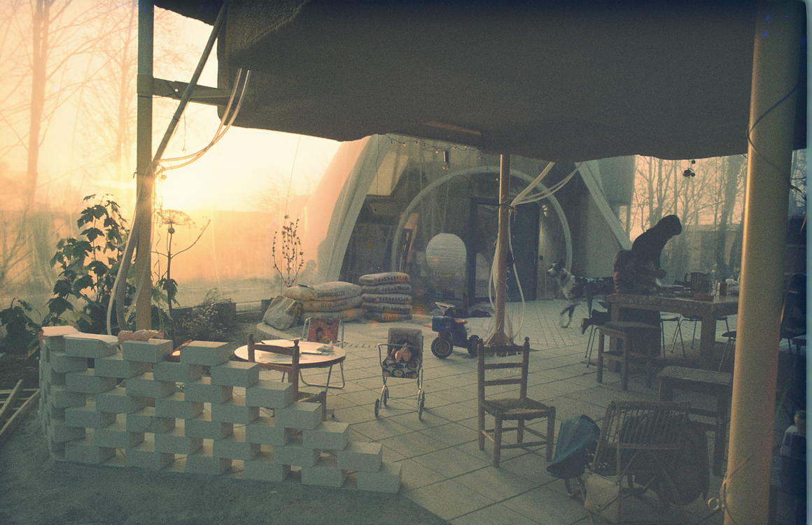  &copy; A.J. Lode Janssens Archive, 1976. 	