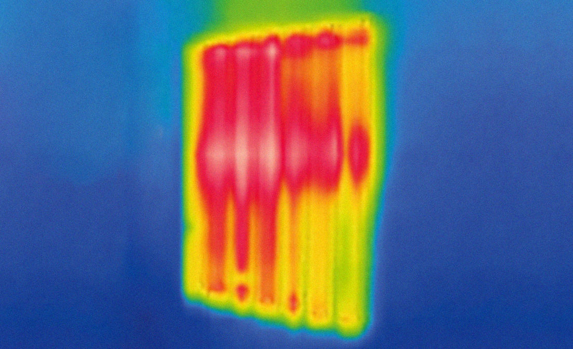 Image thermique d'un radiateur<br> &copy; Philippe Rahm, Climatic Apparel/About A Worker, 2020.	