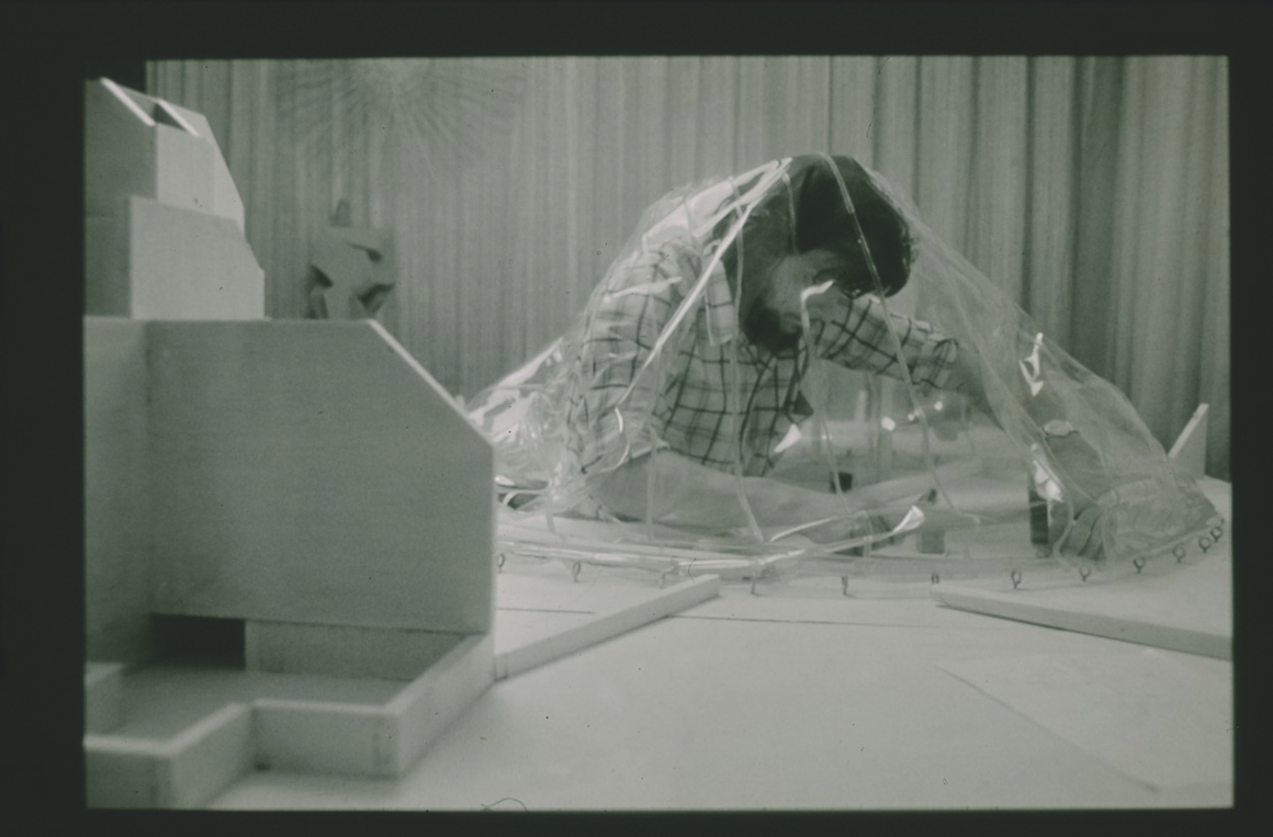  &copy; 1/10 model build-up, 1971.	