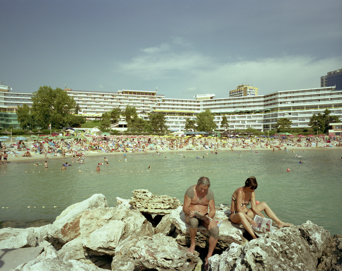 photo d'une plage bondée en Roumanie avec des hotels en arrière plan <br> &copy; Nicu Ilfoveanu	