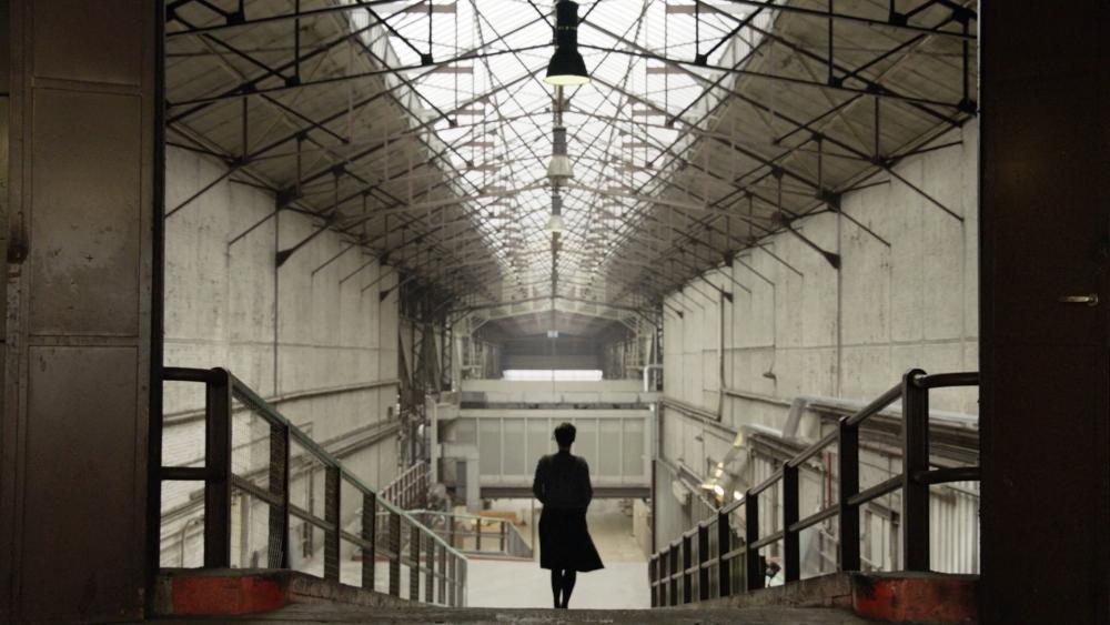 foto van een persoon die in KANAL loopt<br>	