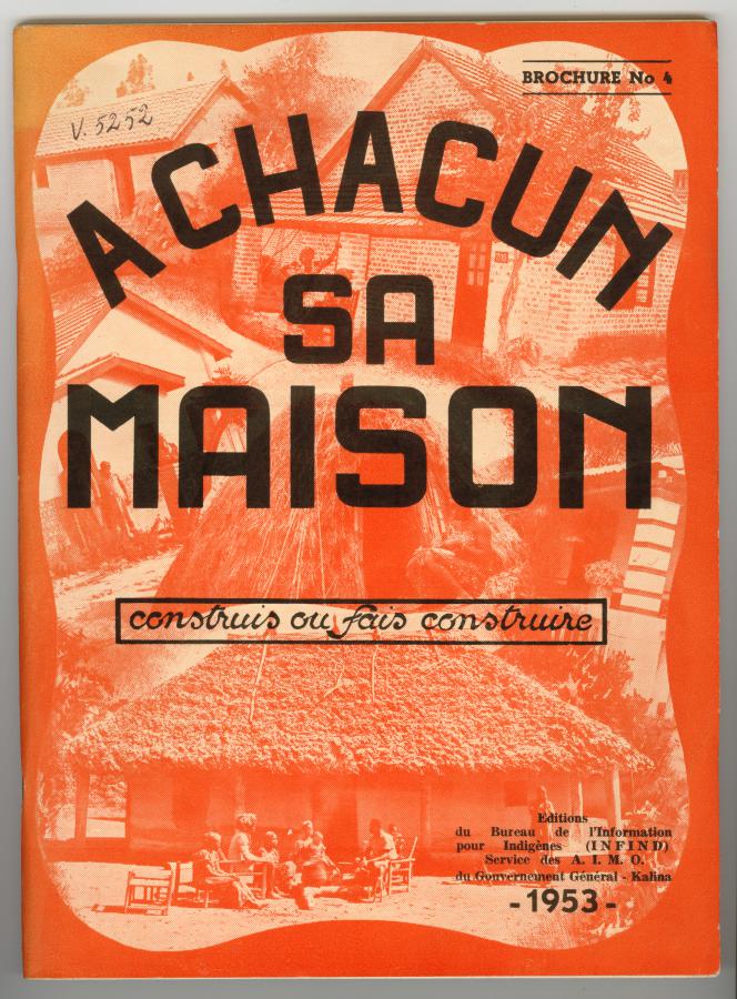 Oranje poster met de tekst ‘A chancun sa maison’ (Ieder zijn huis)<br>	